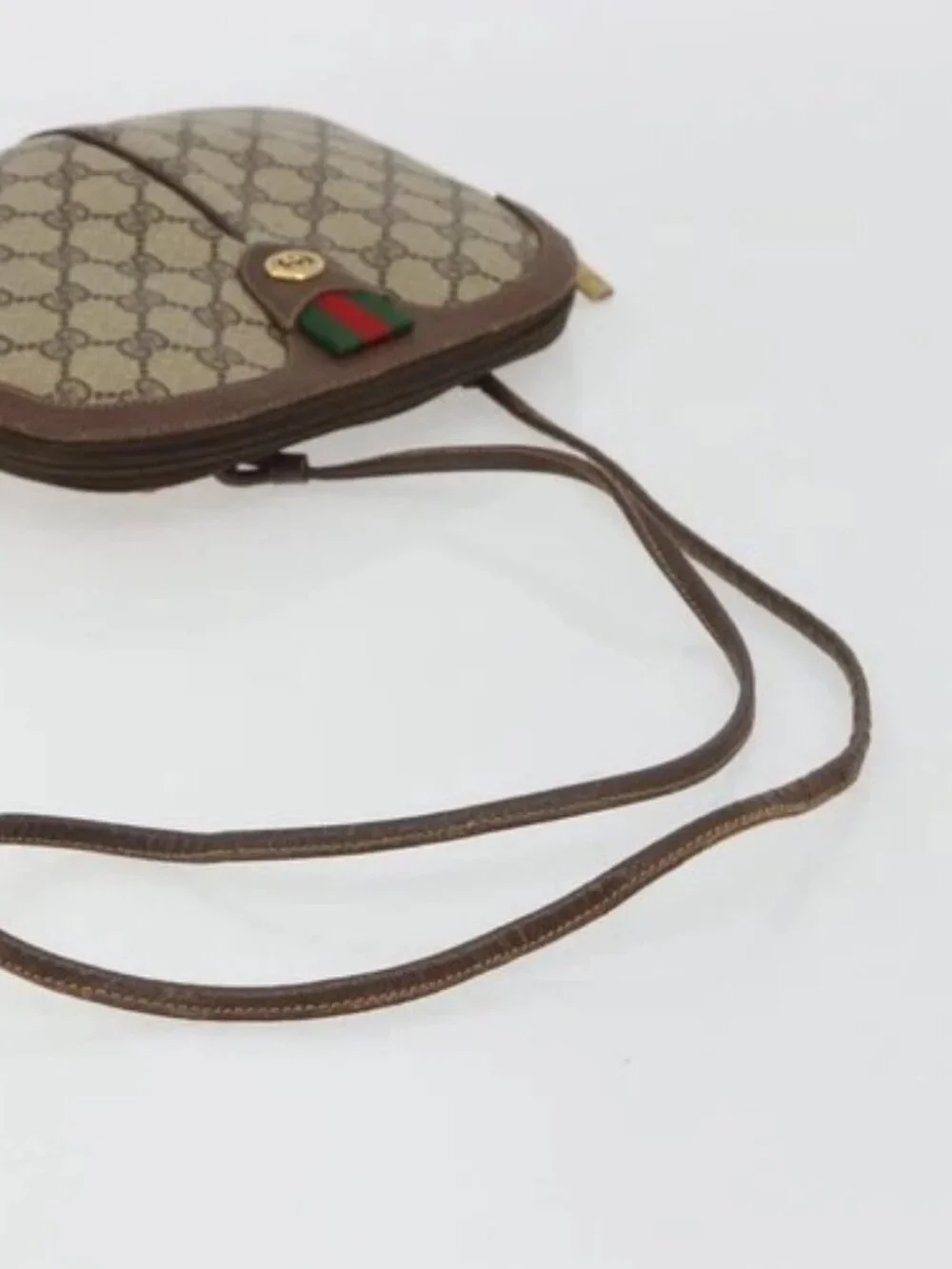 Gucci brand	gucci color	beige